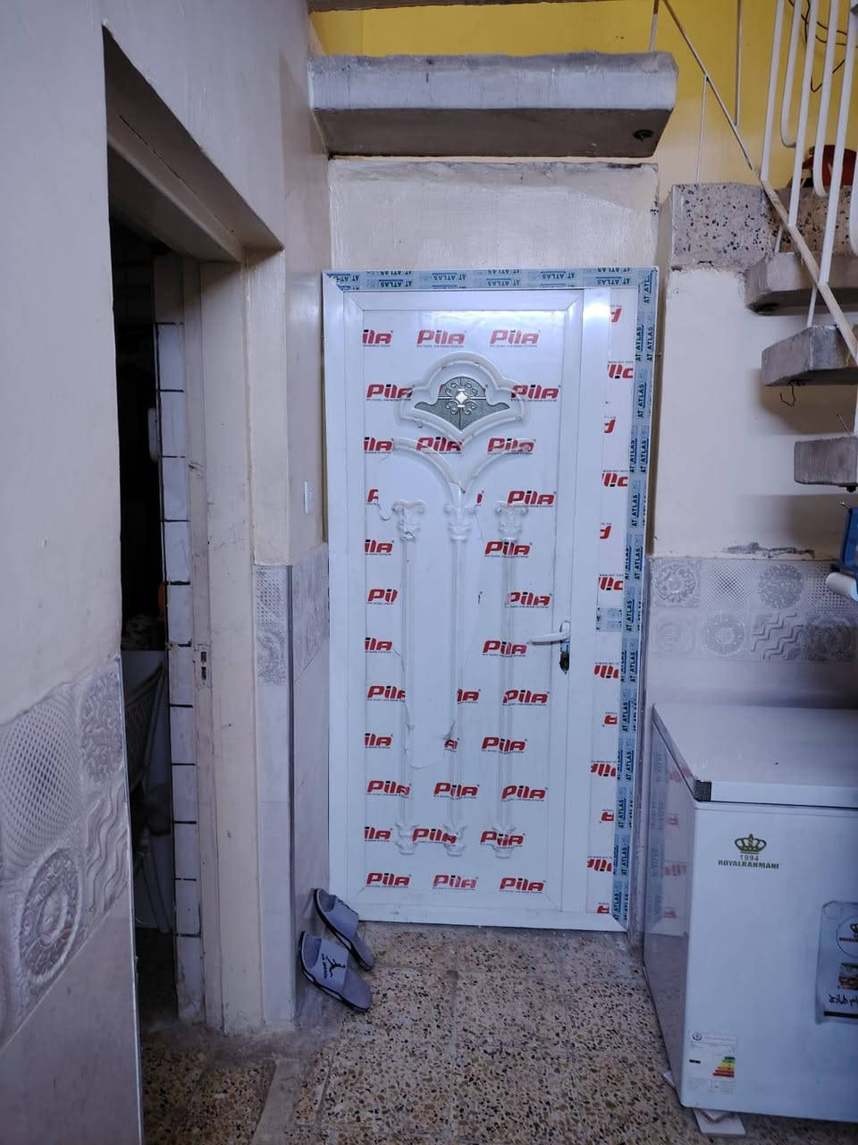 دار طابو سكني للبيع على طابو الاعظميه  مساحة  90متر واجهة 6متر  بي  كراج  وهول. ومطبخ وحمام غربي. وشرقي ودرج طابق اول غرفة نوم وسطح    يقع في سبع ابكار السكني  قرب الوقف السني  شارع كار  اسكان  خدمات فووول. ومن الله التوفيق
*********** بغداد, العراق
