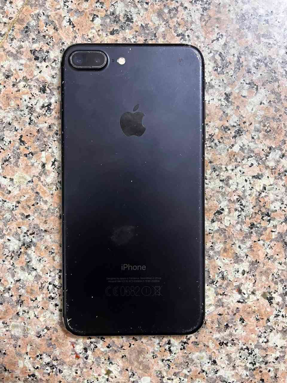 ايفون 7 بلص 
الذاكره 128 
شاشته بيهة كسر مثل ما واضح بالصوره 
ادكمه الهوم الي بالشاشه  ما تشتغل تتحكم من الشاشه 
كلشي الباقي شغال 100‎%‎ 
الملحقات (كفرات2 +شاحنه)
السعر :90 و بي مجال للشراي 
يوجد توصيل


**إذا كنت صاحب هذا الإعلان وتريد حذفه لأي سبب، رجاءا أرسل رسالة إلى الدعم الفني**
