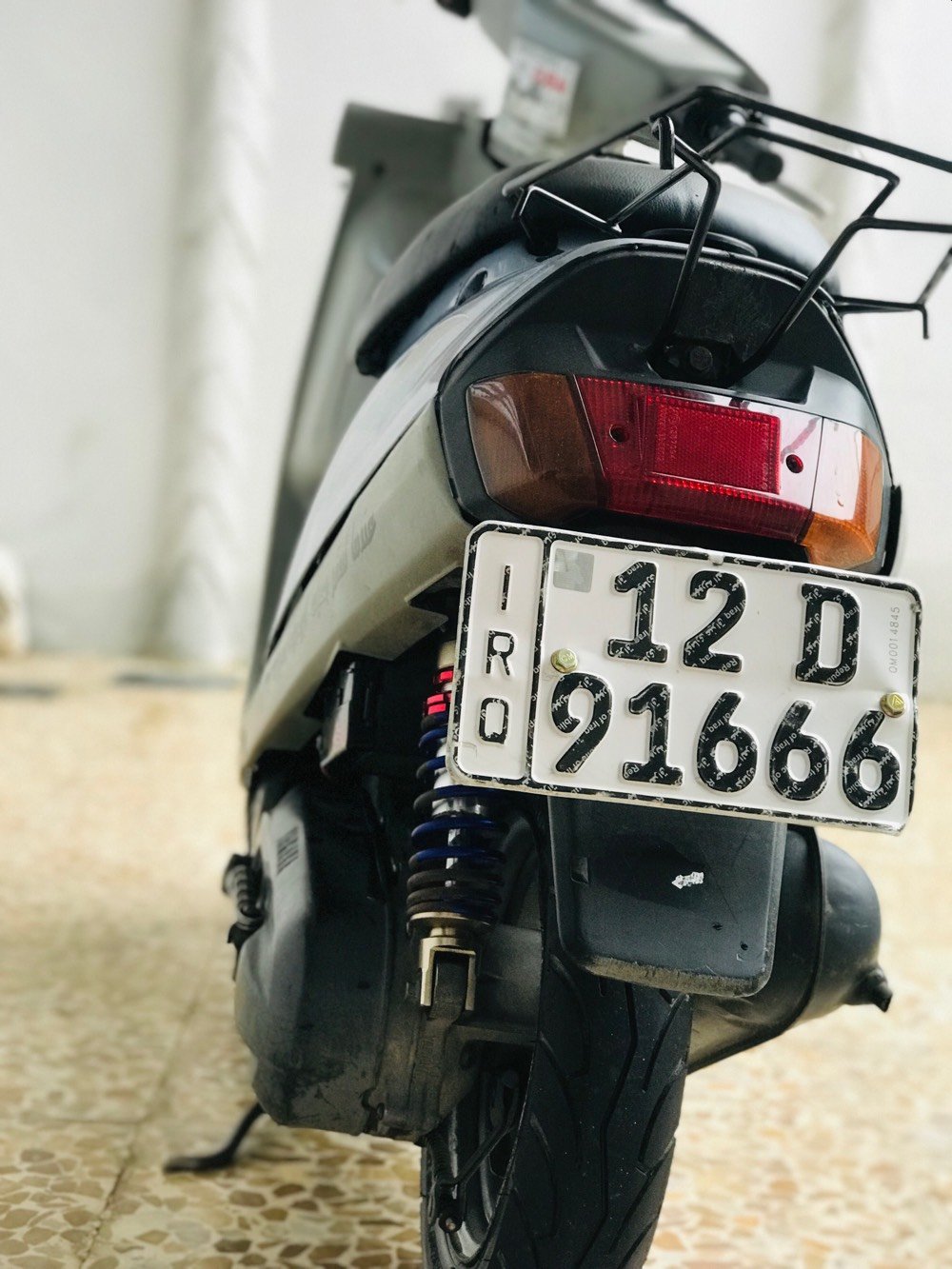 أعرض موتوسيكل ياماها للبيع، بحالة جيدة جدًا وجاهز للاستعمال الفوري. لون أزرق جذاب ومزود بإضاءات جيدة. مناسب لمشاوير المدينة.