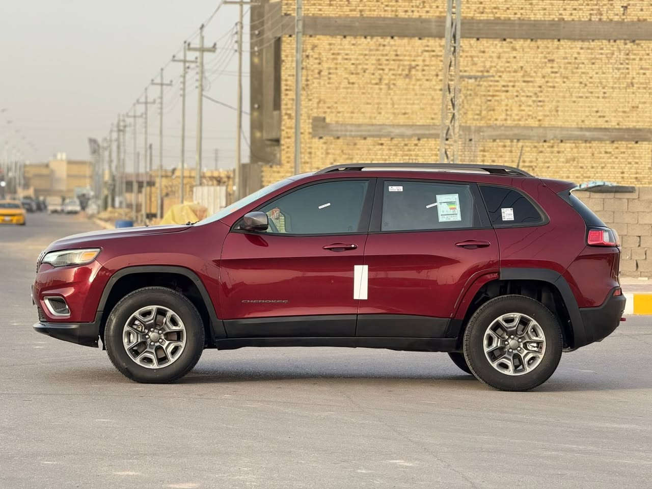 السلام عليكم 
للبيع او مراوس جيب بزون موديل 2019 حجم المحرك V6فول مواصفات ترايل هوك رقم ذي قار تحويل ثاني يوم بيها جاملغ وبنيد صبغ بدون دواخل بدون شواصي ابد سياره جديده وجاهزه للاخير ماناقصها شي ابد تخم تاير حداده محرك كير كفاله ترهم بيع وترهم مراوس 
العنوان:البصرة-المعقل 
السعر:135 
استفسار: ***********
