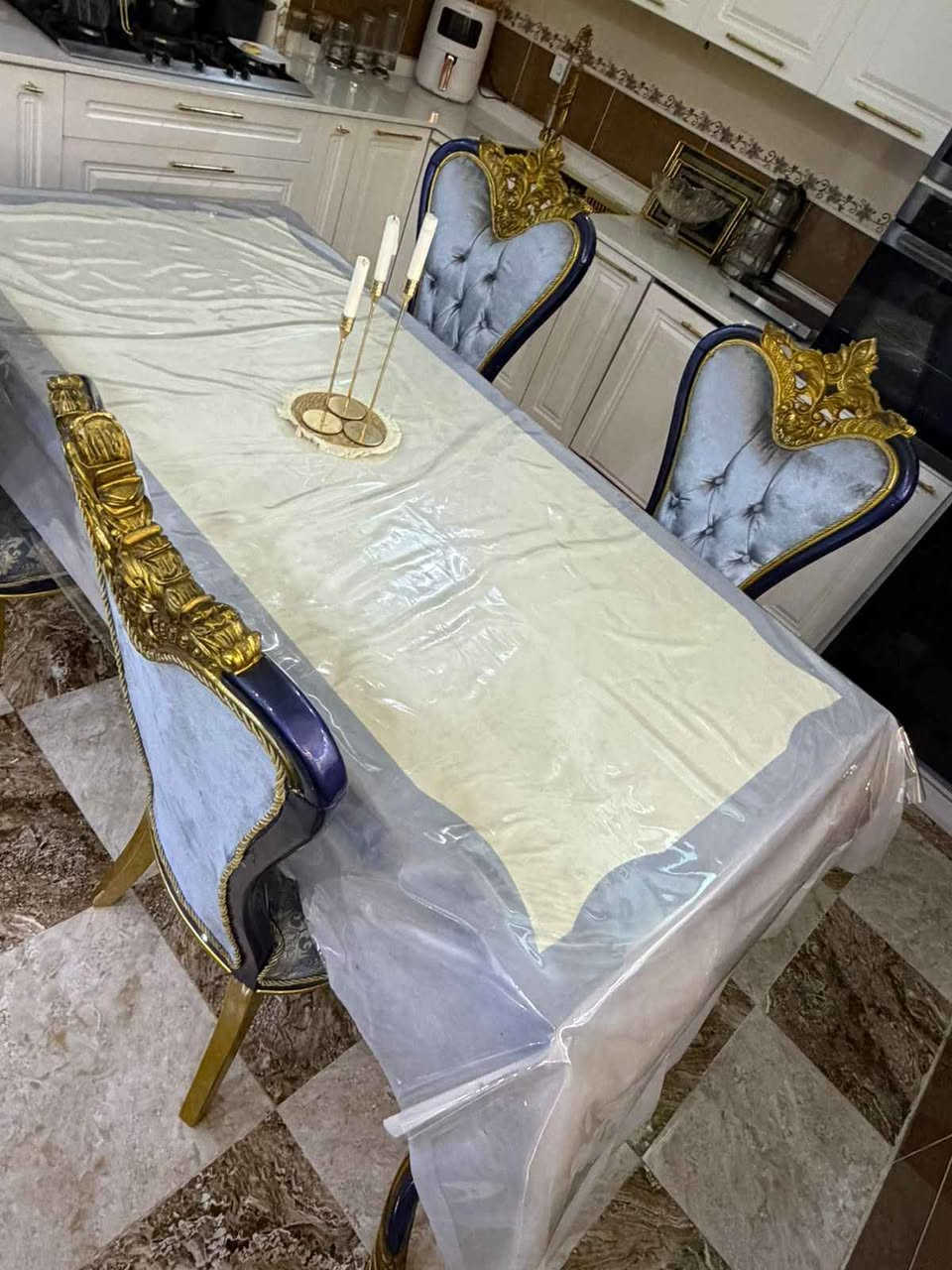 ميز طعام ويا 8 كراسي ويا قنصليه اخو الجديد للبيع سعره 750 وبي مجال كركوك, العراق


**إذا كنت صاحب هذا الإعلان وتريد حذفه لأي سبب، رجاءا أرسل رسالة إلى الدعم الفني**