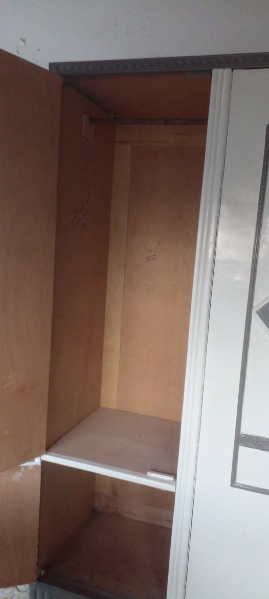 كنتور  ابو ثلاثة  باب مستخدم  سعر 160محل نجار الفرقان شارع جمعيه قرب جامع اهلي بيت رقم مبايل  ***********
