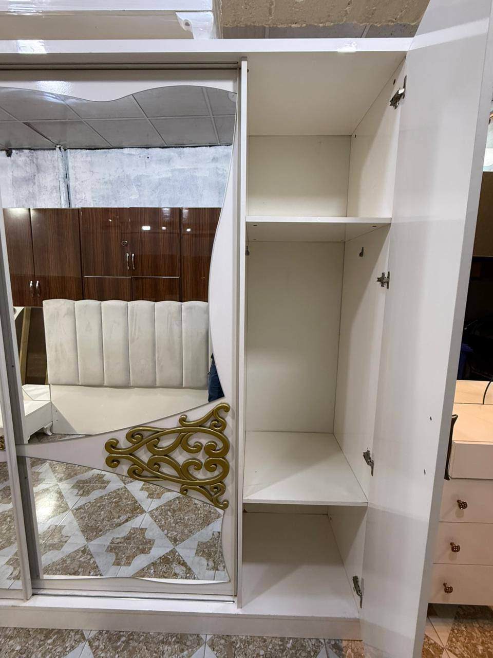 ناونيشان/سليماني كانيسپيكه  پيشانگاي مه ليك

سعري/٦٥٠  هه زار 

تاقم نوستني توركي به دؤشه كه وه /٧ پارجه /ماركه يه

قياسي /كانتؤر/٣مه تر دريژه/٢٣٠به رزه /٦٠ قوله 

سيسه مي /١٨٠  به /٢ مه تره 
زؤر  تايبه ته ماليدؤسته كه م به كار هاتوه

كانتؤري /٢ درگاي تاكو /٢  درگاي  سلايته

هه ربه ريزي خوازياره ئه تواني په يوه نديمان پيوه بكات

گه ياندنيشمان هه يه بؤ سه ر جه م شاره مان

***********  viber
