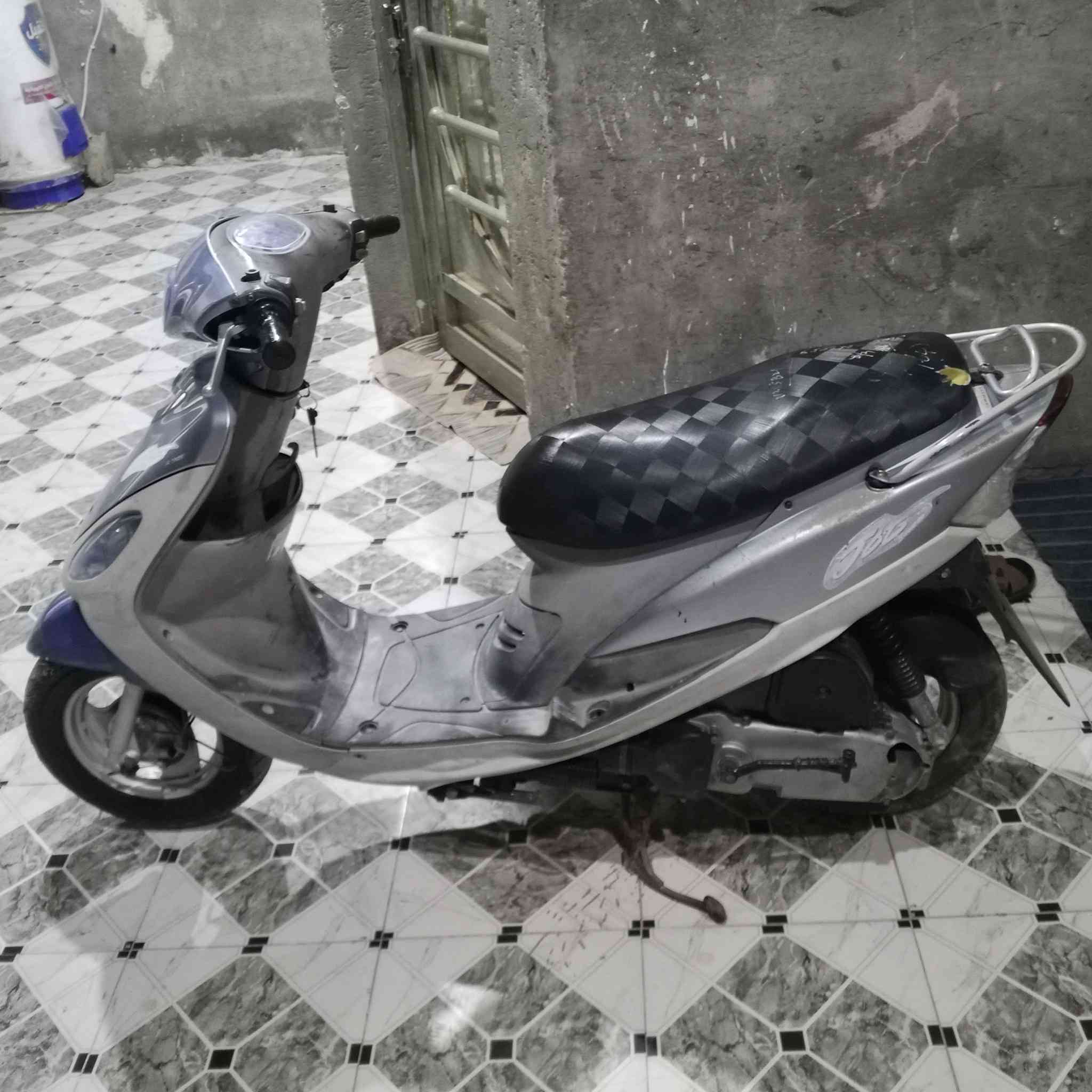 السلام عليكم ورحمه الله دراجه ماكس منغولي لبيع او مراوس.  لدراجه بلاد كلشي شغال كهربائيات وسلف  مبدل بيه بس ولفات لسعر ب650 وبيه مجال بسيط


**إذا كنت صاحب هذا الإعلان وتريد حذفه لأي سبب، رجاءا أرسل رسالة إلى الدعم الفني**