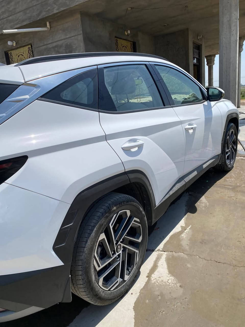 سلام عليكم توسان موديل 2025 خليجي كفاله عامه اخت زيرو ماشيه 4:500 موصفاتها معرفه خليجي شاشه متصله بصمه تشغيل بصمه  باب تشغيل على بعد  كامره/ فول موصفات من عدى فتحه  سعر 230 ورقه بيها مجال شيً بصيط رقم سياره بغداد مكان سياره بغداد ابو غريب / *********** / ***********
