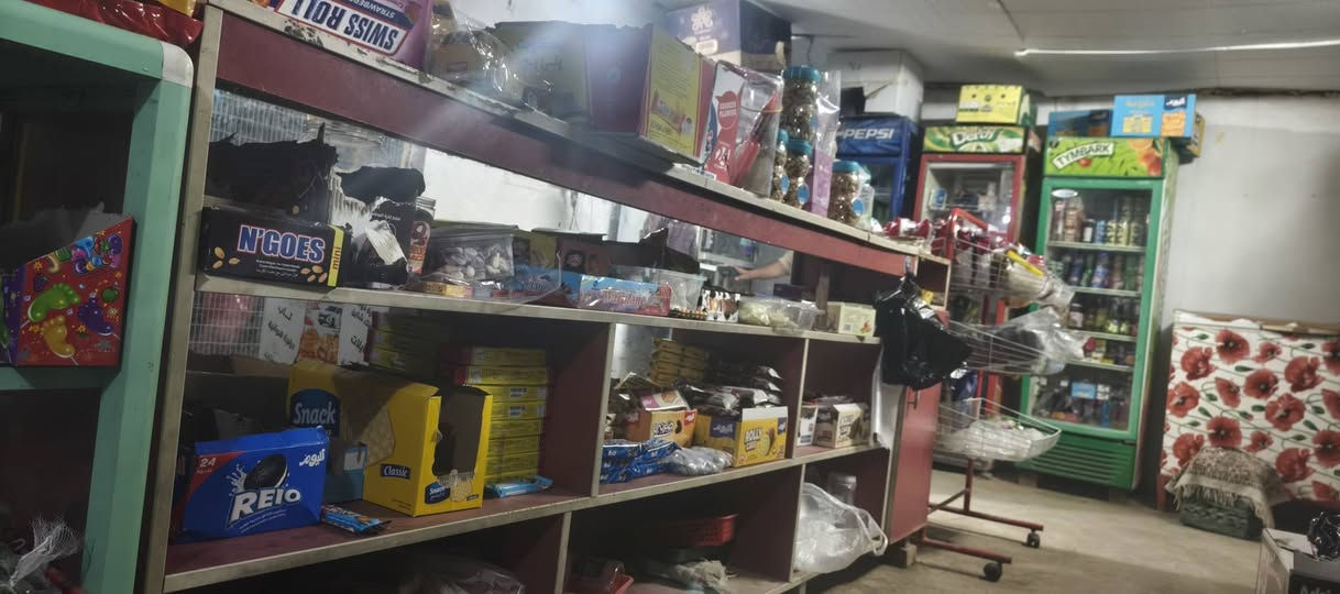 السلام عليكم  .
ميز للبيع كما موضح بالصور
السعر ٦٠.٠٠٠ وبي مجال  ***********
***********
