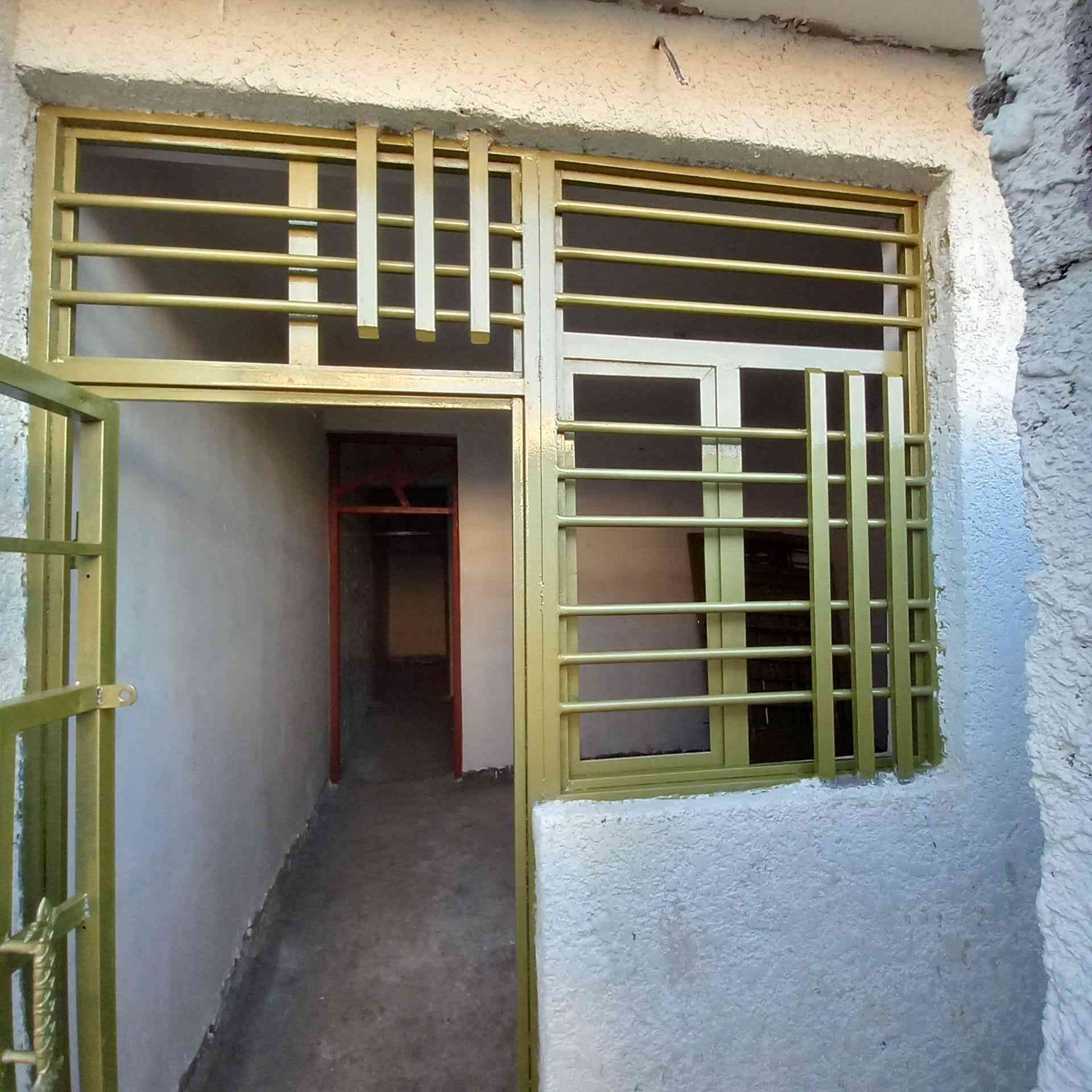 متواجد صباغ حديد وخشب اتصال ***********ابو سجاد
