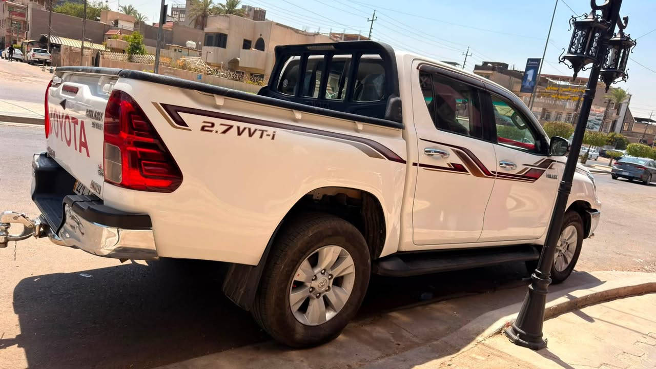 يالله 
سلام عليكم 
تيوتا هايلوكس 2019  فور ويل اوتماتيك ماشيه 190 الف قابل للزايده السياره مكفوله من الحادث والصبغ بيه بارد زغير ابمكانين السياره استخدام شخصي من الوكاله على ادينه وكلها عله وضع الشركة لليوم مامفتوح بيها برغي حته ادامة مامسويلها دهن كل شهر يتبدل ماشيه او ما ماشيه بانزين مكاسر محسن وعادي وفلاتر كذالك هم كل فتره يتبدلن رقم اربيل الدولي بسمنه تحويل مباشر  السياره فول مواصفات : 
1- تبريد كشنات 
2- تبريد خلفي 
3- شاشه اندر ويد 
4- كامره خلفيه
5- دشبول بيانو 
6- دعاميات ستيل 
7- تحكمات ستيرن جهتين 
8- 3 وضعيات للقياده نورمل /ايكو / بور 
وباقي الموصفات معروفه 
سعر السياره 265 وبي مجال مكان السياره بغداد المنصور داوودي للاستفسار ***********
