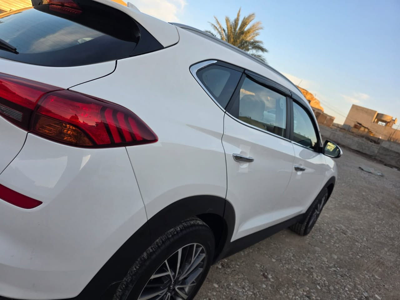 هونداي توسان خليجي 2020 سعر 206 ورقه وبي مجال
محرك دوش 4 / سلندر كير ومحرك شرط 
سياره كلين مكفوله كفاله عامه
فول عده البنوراما 
سياره جاهزه من كلشي 
مكان السياره كركوك 
سعر ٢٠٦ ورقه وبي مجال 
شراي اتصل اني مكلف بالنشر

***********
