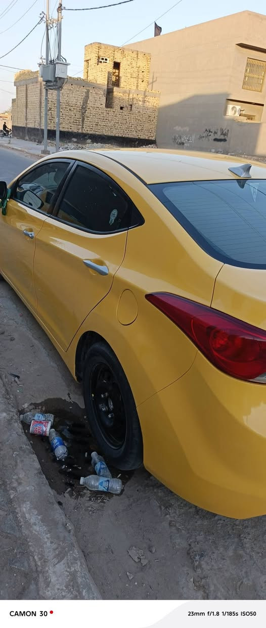 سلام عليكم سياره موديل 13 امريكي
ما بيها لا ضربه ولا تبديل مكينه 
وكير وتبريد وحداده مكفوله 
رقم بغداد نكليزي
 مراوس حسب القناعه  مكان السياره الديوانية 
 ***********
