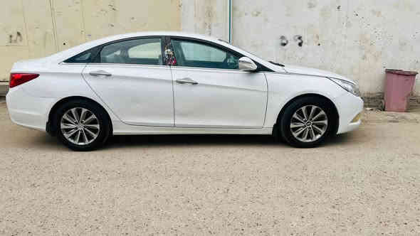 السلام عليكم سوناتا 2014 خليجي مكينه ما مفتوحة كشنات كهربائي تبريد ثلج يوجد فيها صبغ قليل جداً بين الباب و الچاملغ حداديه تخم تاير سياره جاهزه رقم بغداد الماني 
السعر 128
الاتصال ***********
