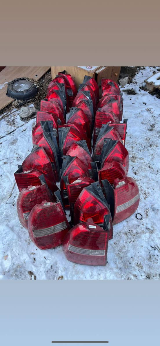 سلام عليكم ورحمه الله وبركاته اللهم صل على محمد وال محمد ادوات سبورتاج وتوكسان كل الاوان متوفره  توكسان الابيض ولسلفر كل الاوان متوفره فقط محلات سجاد العراقي العنوان طالبيه قرب مستشفى مارينا الاهلي رقم الهاتف﴿***********﴾
