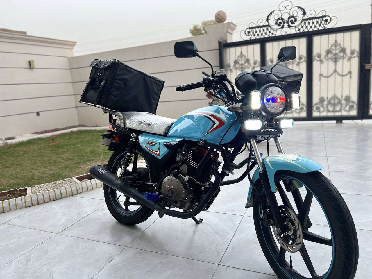 السلام وعليكم: 
شباب دراجه للبيع شننكـ موديل23 رقم سنويه كامل تحويل ثاني يوم الدراجه نضيفه فولل ومناقصها شي 

السعر:1700وبيها مجال. ***********
