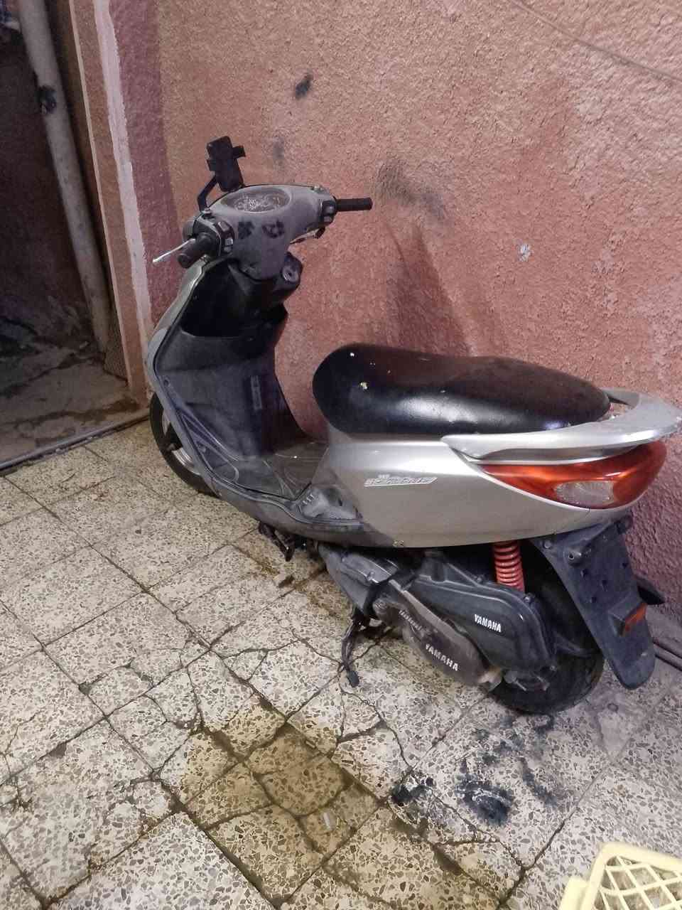 السلام عليكم دراجه بريز كهربايات كلها شغاله سلف هند مكينه ما ملعوب بيها ناعمه كلش دراجه جديده واحله من الصور السعر 575 وبيها مال مكاني الشعب ***********

