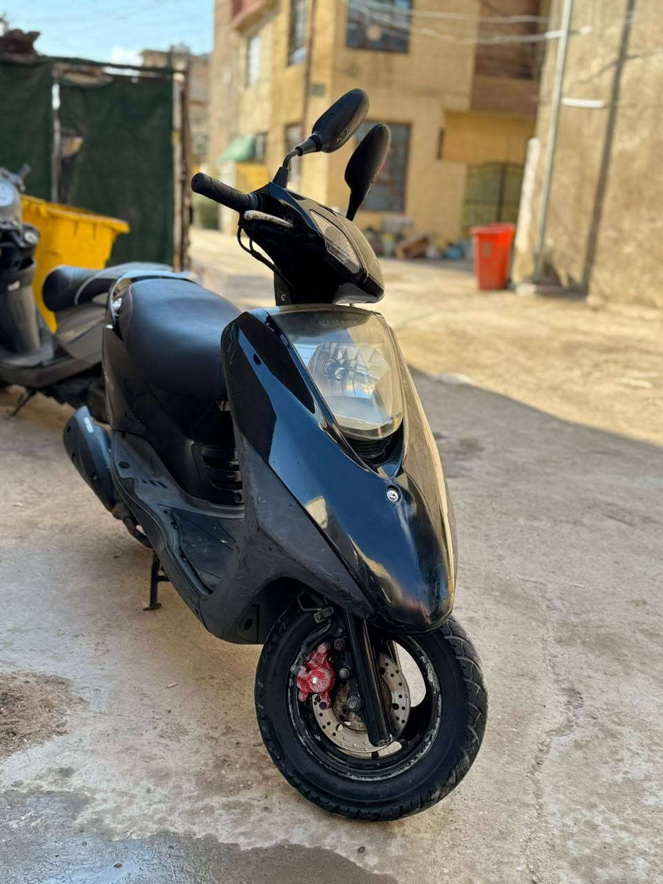 السلام عليكم دراجة بريز نوزل خطين ياباني وبيها هاوزن ودسك امامي اشاير كرستال دراجة مال رمبة صارلها شهر ونص  نضيف كلش ماشيه 32الف دراجة كلها بلادية السعر: 950
رقم ***********
