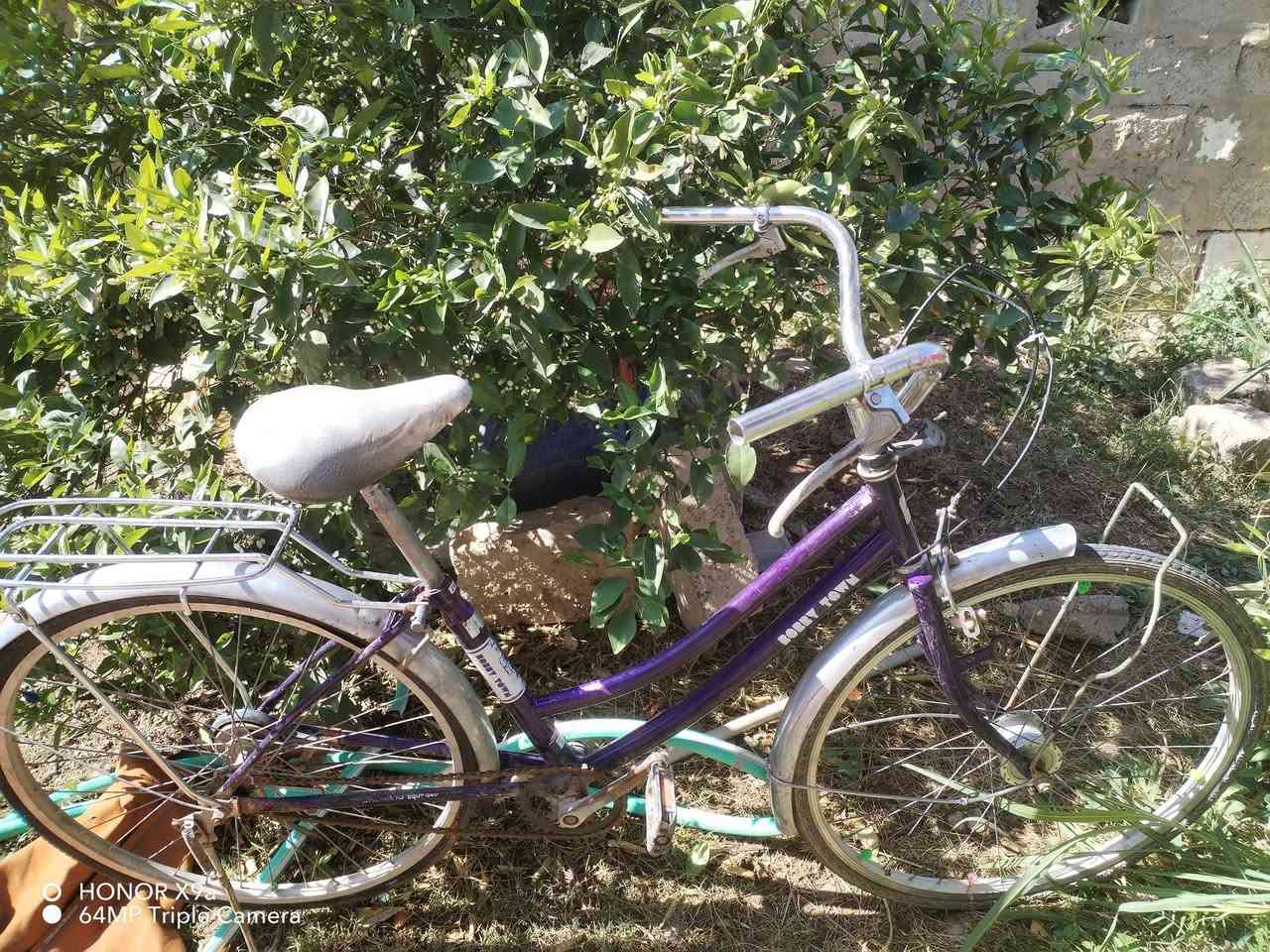 السلام عليكم شباب بايسكل للبيع حجم 26 رقم التليفون ب 25 ورقم التليفون ***********
