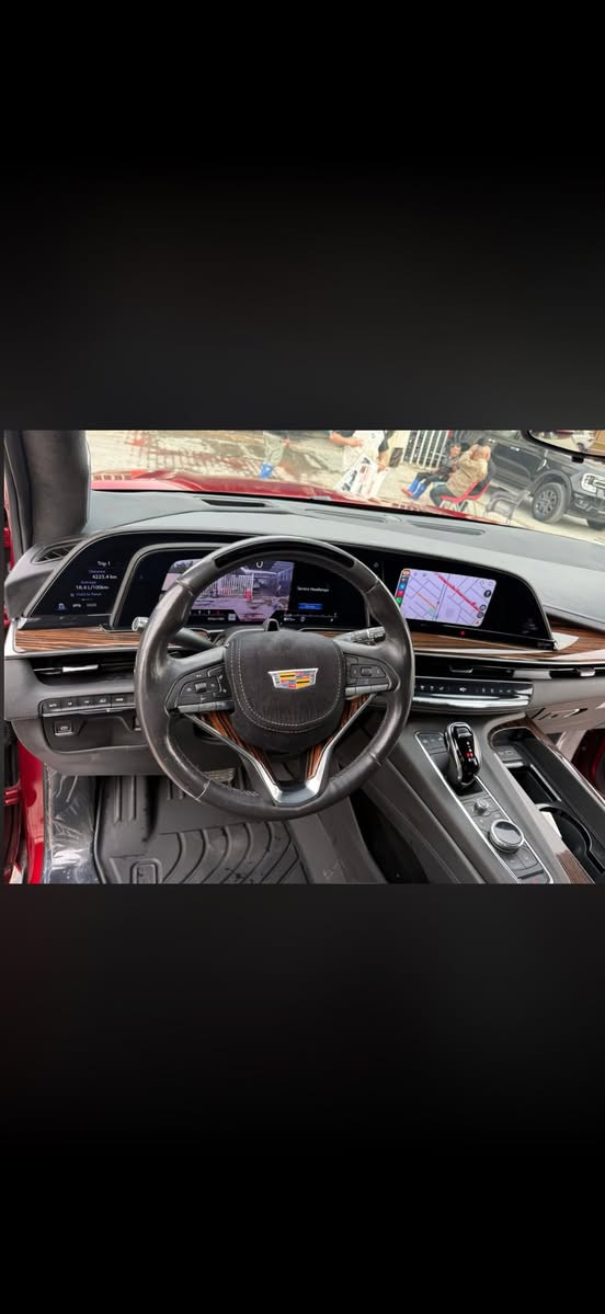 السلام عليكم لبيع كاديلاك موديل 2023 امريكي بيه 3 قطع صبغ جاملغ وبنيد وباب ماشيه 44 كير محرك بدون فتح موصفات معروفه مايحتاج اذكرهن مغلفه PPF السعر 550 وبيه مجال مكان السياره بغداد ***********
