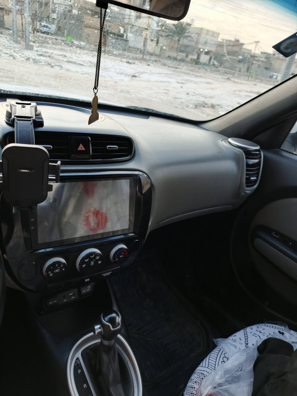 سياره صول 2016 مكفوله من كلشي وارد أمريكي اكلين اسعر 140 وبيهه مجال وهاذه رقمي ***********
