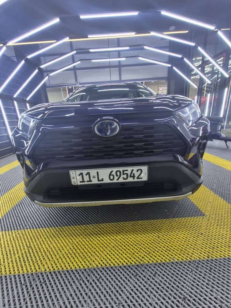 السلام عليكم....
TOYOTA  RAV4 HYBRD
XLE  PREMUM
لون حبري مميز 
موديل 2023 
فول مواصفات  هايبرد 
محرك 2.5  H 
عداد   44الف  M 
مواصفات السيارة 
بصمة  تشغيل وأبواب 
فتحة 
كشنات جلد
كشن كهرباء 
كشن خزن ميموري
تدفئة كشنات واستيرن 
انارة الداخلية ثلجي 
سماعات JBL
 دبل لدى امام بروجكتر 
رادار أمامي وجانبي وخلفي
مانع تصادم
صندوك كهرباء 
جام أربعة اوتو 
لايت اوتو 
شاشة كبيرة كامرة خلفية دوارة 
شاشة ابل كار بلي 
اشاير مري 
مانع انزلاق 
فور ويل 
٣ وضعيات للقيادة  ماوس 
تحكم استيرن فول
 مثبت سرعة واوامر صوتية ورادار تفاعلي وتحديد مسار شاشة اعطال حساس اطارات 
سيارة نظيفة جدا 
حادث بسيط بدون ايرباك 
تبديل جاملغ 
باب خلفي بارد 
صندوك أيضا بارد 
شي بسيط البارد 
سيارة رقم بغداد هزة جديدة 
ورقم الدولي 
ملاحظة / 
بالصور ناشر الشاصي وصور الحادث وسونار 
ماشية 44 الف مايل 
السعر / 23000 $
للاستفسار / ***********
