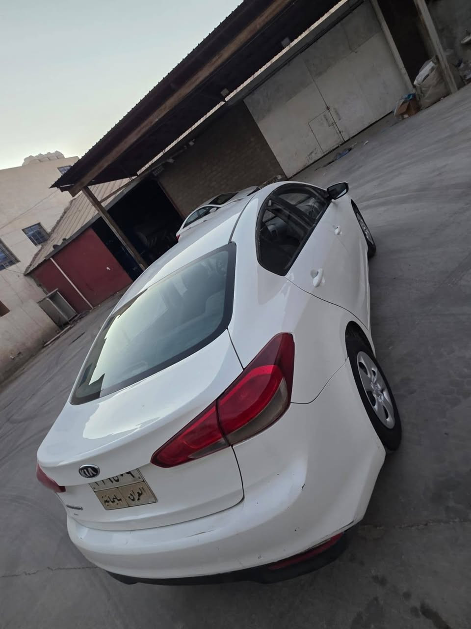 السلام عليكم بييييع مستعجل اتحدى اذا اكو بسعرها بالسوك
سيراتو 17 خليجي  رقم وسنويه ساقطات 
بيها ٣ قطع  ابيع حزام 
السعر ٨٩ قفل قفل قفل مكان السياره بغداد الدوره 
للأتصال ***********
