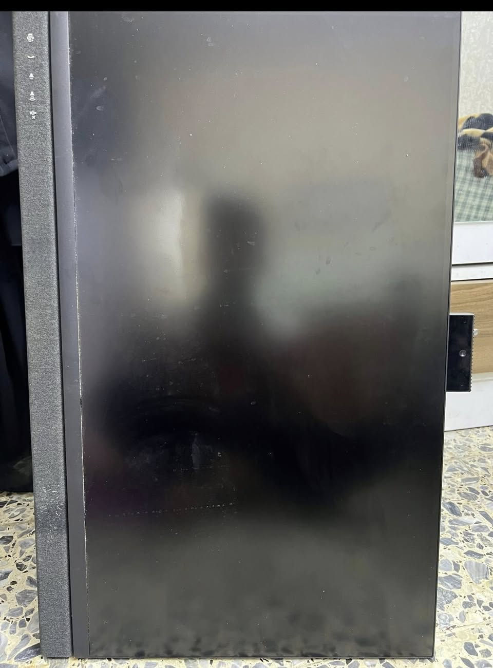 السلام عليكم شاشا DELL 4k شاشا نضيفه جدا بيها كاميرا كيمنك العنوان بغداد  قرب نادي نفط السعر 150 الف بيها مجال بسيط  شراي يتصل رقم ***********
