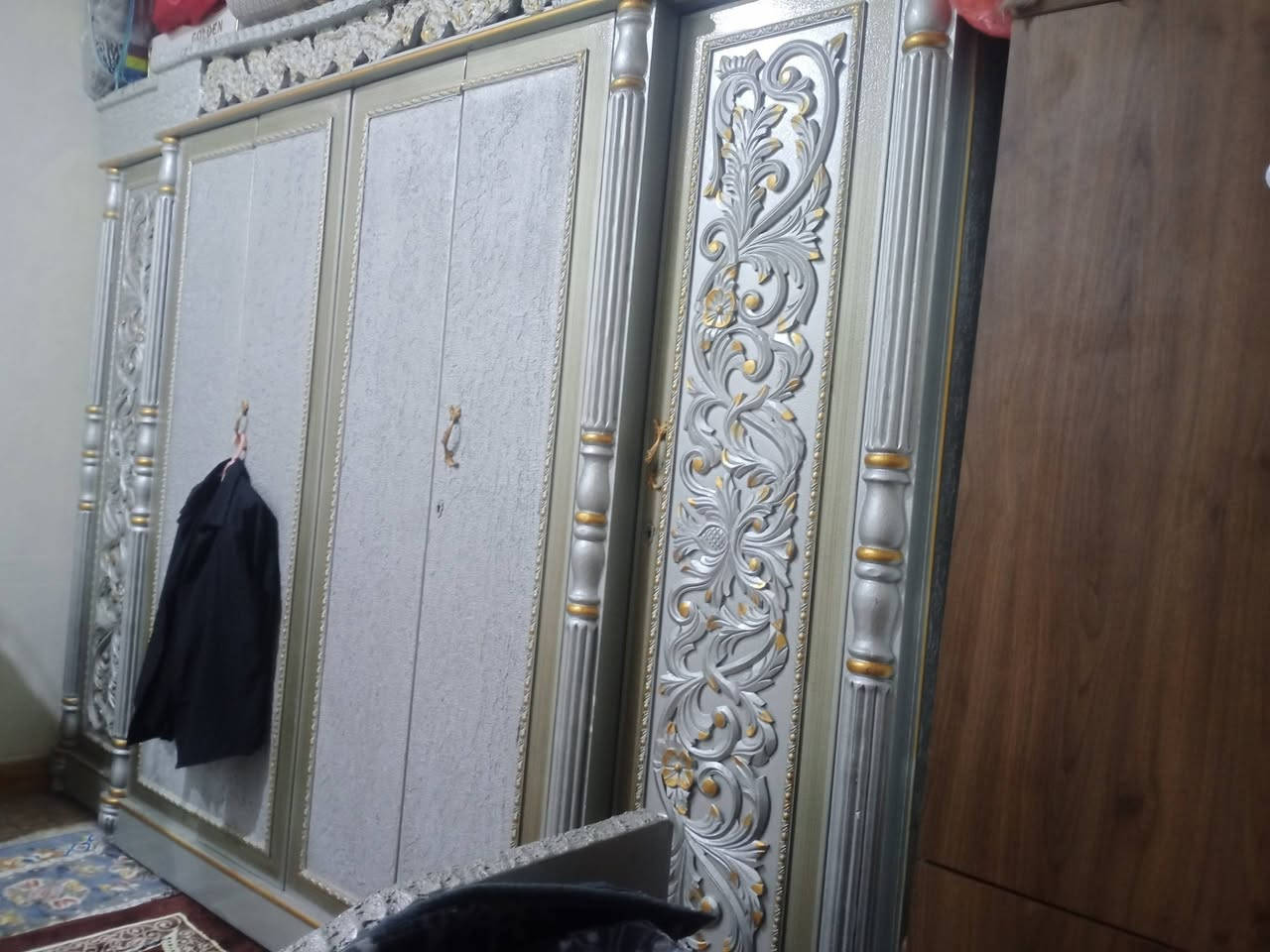 غرفه نوم كويتي للبيع مع كاروك تركي نضيفات والكاروك جديد
في البصره كرمة علي السعر مليون  الغرفه والكاروك وبيها مجال ***********
