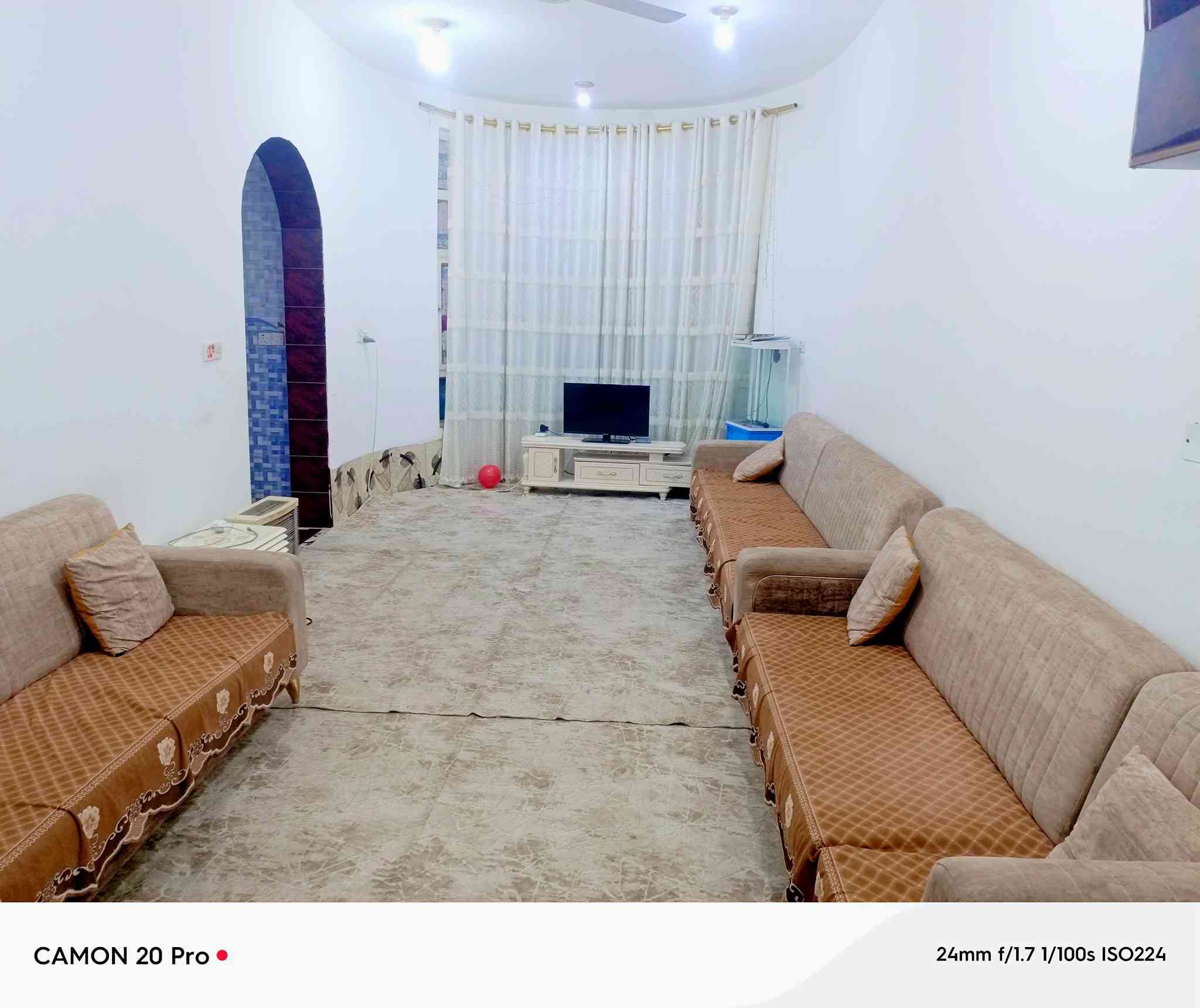 دار سكن طابو زراعي بناء طابوك مرقم من قبل البلديه
يتكون الدارمن غرفتين نوم وهول مطبخ استقبال صحيات داخل وخارج علما ان مع الدار سبالت وملحق المطبخ حديقه مساحه 250م للاستفسار  الاتصال على الرقم التالي أو مراجعة مكتب دلاليه ابو كيان الربيعي ***********/***********
