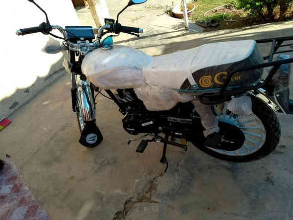 السلام عليكم دراجة للبيع موديل 2025 دراجة نضيفة والله بعدهة زيرو + وياهة صندوق+ بصمة +اوراق كامله المحرك 200 سي سي ياباني السعر  950 بيهة مجال  للاستفسار *********** واتساب
