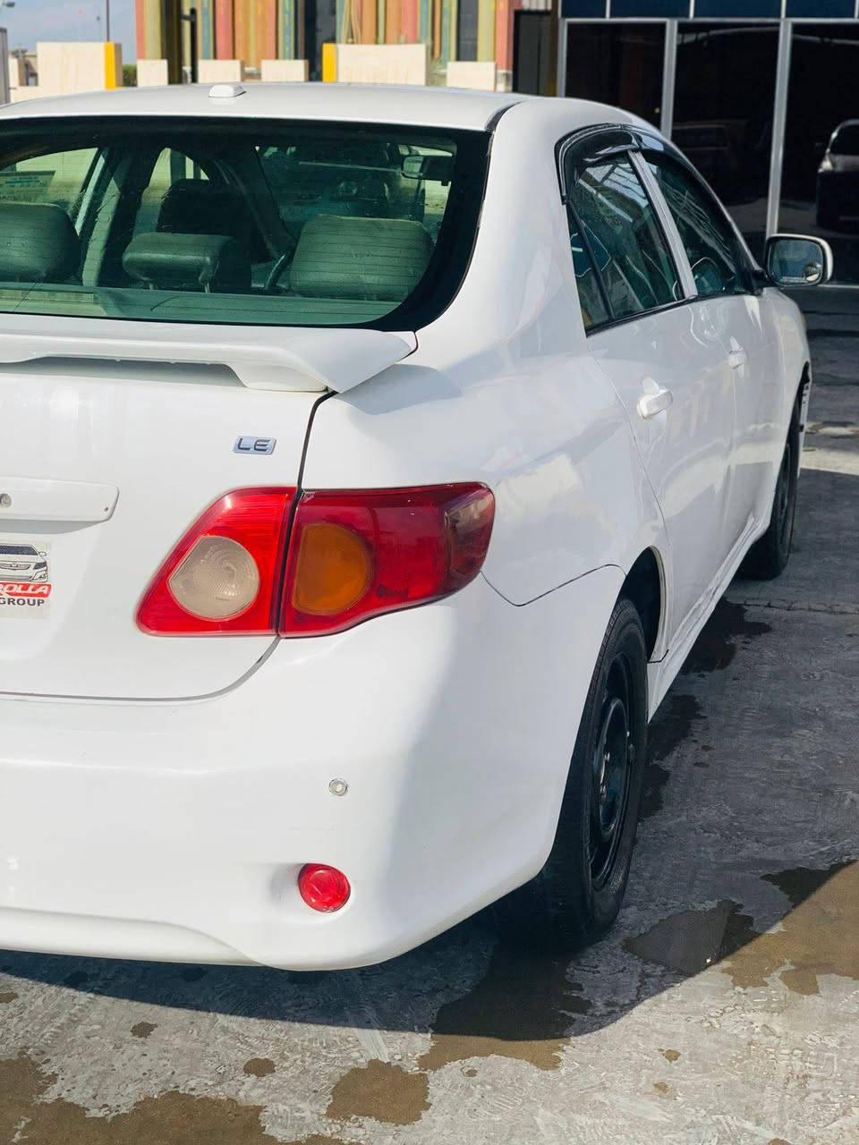 السلام عليكم 
كورلا 2009 وارد امريكي مكينه 1800 الرقم بغداد دولي وهزه
2027
بيها فقط رش صبغ ٣قطع بدون حادث ولا معجون فقط رش  مكينه كير حداديه كله جديده عل ايدي تخم تاير جديد كهربائيات كله شغاله السعر 110$
***********
