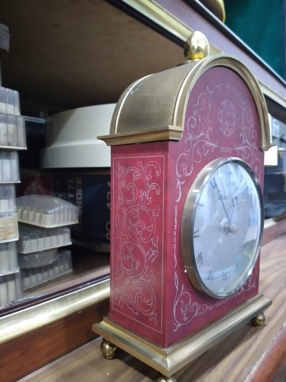 ساعة منضديه ألماني باتري وسط
المكان موصل                ***********
