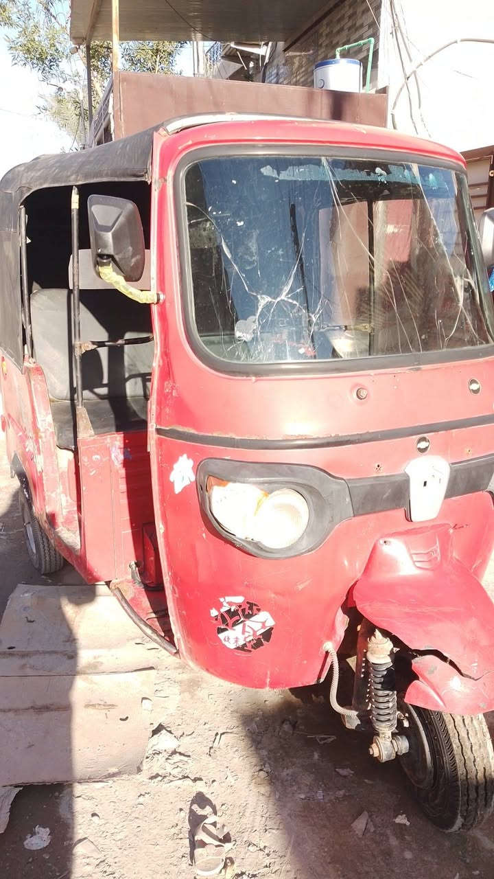 تكتك بياجو اوراق  محوره مكينه  تي في اس. تحوير كلش حلو ومرتب بيها مكينه 26 هسه شديتها. تايرات جدد وياله جديده فلنجات جديده عنابير جديده بنزات جديده عنبار رئيسي جديد تكتك خير من الله التكتك كهربائيات شغاله. للبيع السعر مليونين ونص وبيها مجال بسيط مكاني بغداد حي اور
***********
