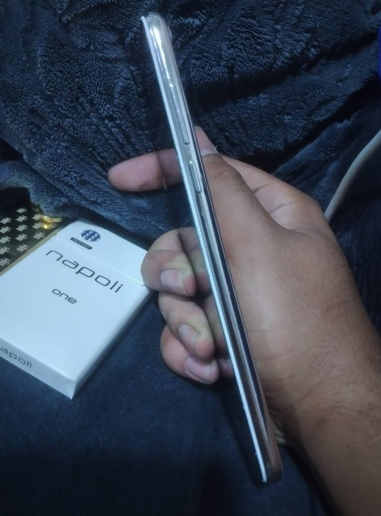 HUAWEI Y7 Prime 40هەزار
32gb  ram4  

بۆ فرۆشتن بێ کێشە  و. 4g   دوو سیمکارت 
پاتریەکەی زۆر بەقوەتە زوو دانابەزێ

هەموو گیانی ئیش دەکات   لەمسی زۆر نەرم و خۆشە شەکل و گەرم بونی نیە

سەماعە بلوتوز وایفای سیمکارت  میمۆری  پەنجەمۆر و فەیس ئایدی 

سەماعەی نەرم  مایکی خۆش   نرخی 40 هەزار شوێنم هەولێر ❤ وتس ئەپ *********** أربيل, العراق
