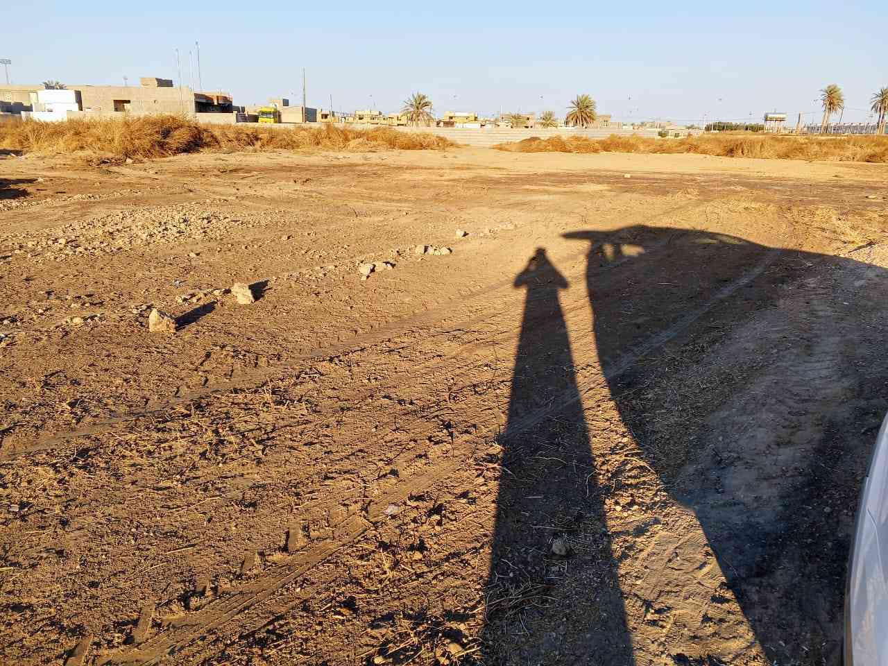 قطعة ارض موقع سكني  645 م مربع واجهة 28م ونزال 23م في منطقة السورة تطل على شارعين شارع البوخليفة وشارع 30 مقابل مجمع السلام السكني بالقرب من مدرسة المهند الابتدائيه للبنين وملعب نادي الصوفية ومدرسة ثانوية الوفاء للبنات تبعد عن مركز المدينة 10 دقائق
رقم المقاطعة (725/13) متوفر فيها جميع الخدمات  
ملاحظة الأرض تباع أيضاً على شكل قطع 

للاستفسار الاتصال على الرقم *********** الرمادي, الأنبار
