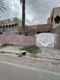 في منطقه المواصلات يحتوي على  ٣ نوم + استقبال + هول + حولي + مطبخ + خد...
