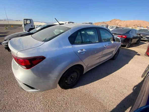 كيا ريو موديل 2023
ماشية 26
بيهة بس بنيد مبدل 
سيارة جديدة بعدهة 
السعر 128
***********
مكاني بغداد الأمين
