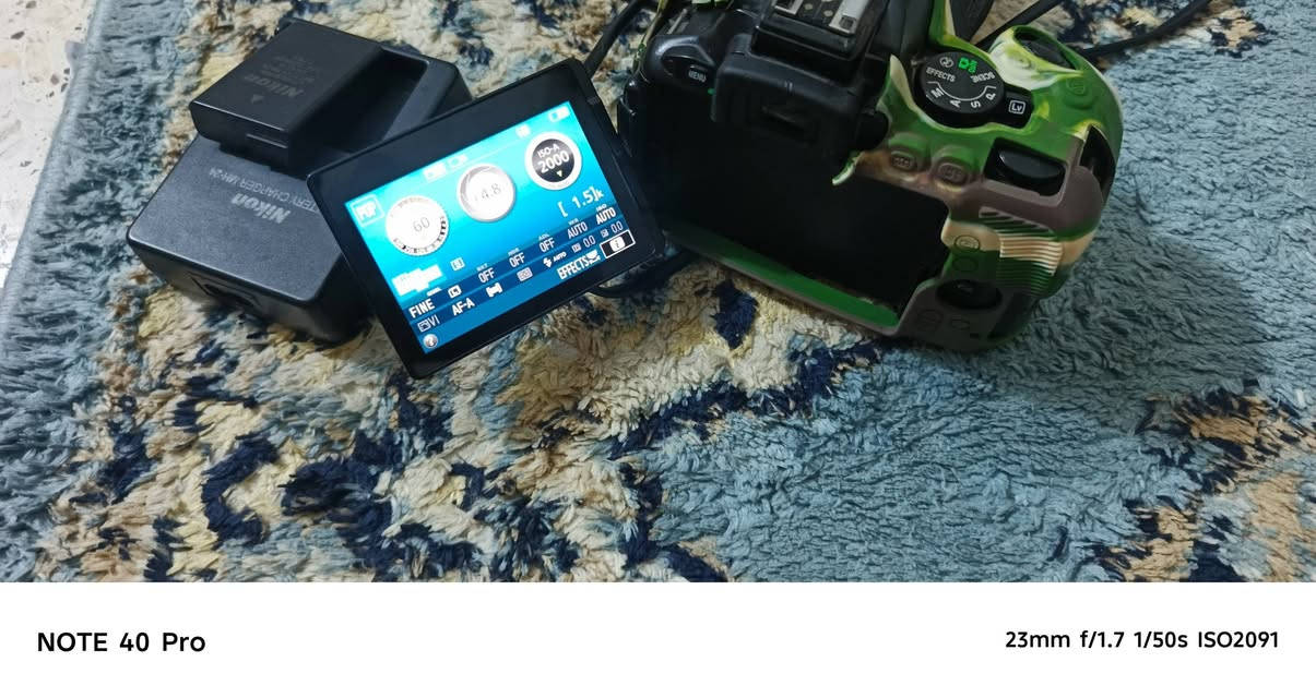 السلام عليكم كامره نيكون 5500 ملحقات كامله بطارية 2 وشاحنه عدسه 18/55شاشه لمس قلاب كامره ستعمال شخصي لقطه حلوه مطلوب مراوس بطياره درون او بيع تواصل وتساب *********** غير متواجد على فيس
