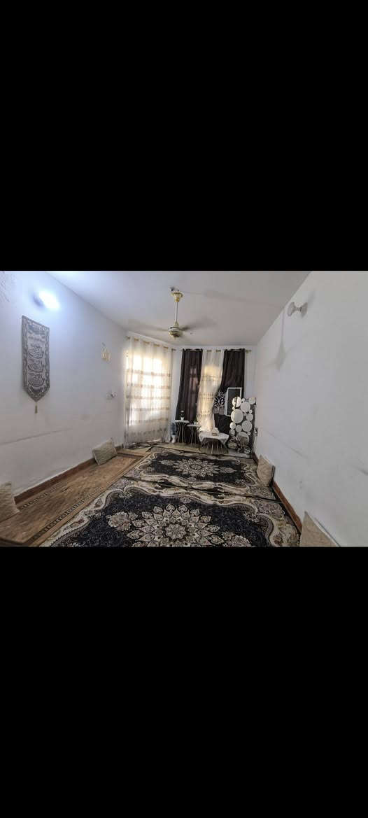 دار للرهن مساحه 100  موقع جدا راقي نجف حي الجامعه قرب مجسرات زهراء  غرفه صاله مطبخ ستقبال صيحات طارمه البيت نضيف مده رهن سنتين سعر 30 مليون رجائن الرهان فقط يخابر يردون عائلة صغيره @*********** ابو حسن وتساب موجود نستقبل منكم اي عروضان بيع وشراء ايجار رهان
