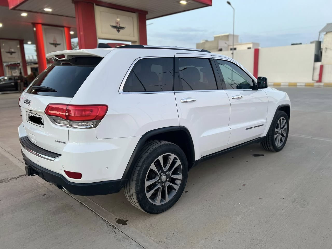 سلام عليكم
جيب لاريدو 2018امريكي  فول مواصفات 
سقف بانوراما رادار ماراية  رادار ده عاميه    اوتو پارك  ده بل اكسل     صندوق شفت كشنات جل اربع كشن  هيتر  تبريد و تتفية 
سوكان  هيتر  كشن خزن   ثلاث مود قياد eco normal  sport 
كشنات اصفر تخم كشن جلد 
شاشة جبيرة   
لايتات ليد  
بعد بي مواصفات هواية سيارة كلين  حتا ده عاميات بشرط  رقم سليمانية  
سنوية جديد رقم جديد 
  سيارة جامات  بي كتاب مضلل 
سيارة احلة من صوره 
تخم صدر محرك  كلة بشرط  
ماشية 74ميل ماشية 
جاهزة من كلشي  
***********بي واتساب
***********
مكان سيارة سليمانية  
 
سعر 280بي مجال
