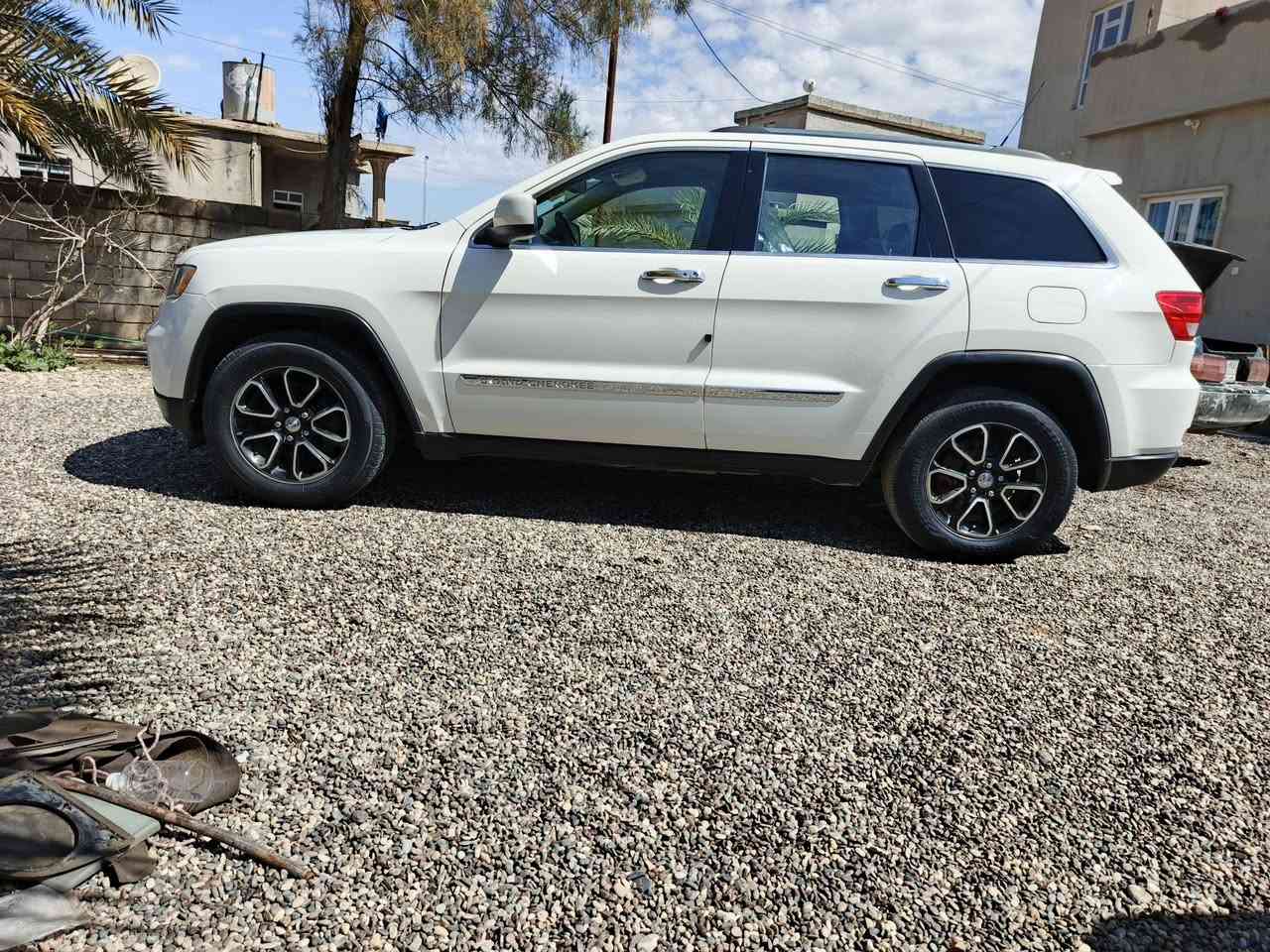 للبيع او مراوس سياره جيب موديل 2011صبغ جاملق امامي فقط رقم نينوى الماني شرط گير محرك تخم تاير شرط التحويل السعر الاتصال على الرقم ***********
