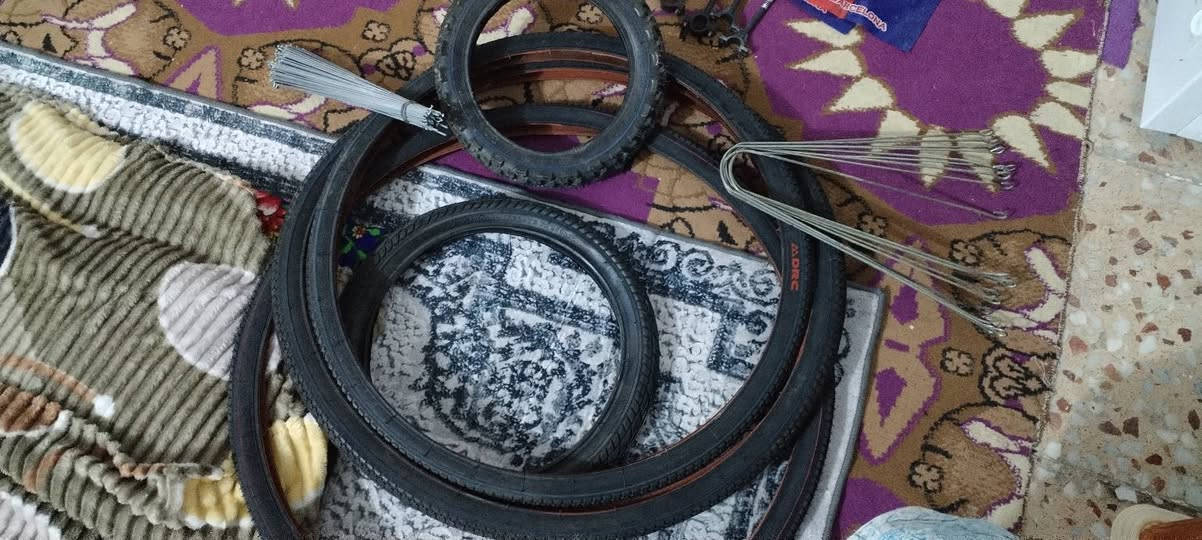 سلام عليكم
غراض للبيع 

عزلت وريد ابيعهن 

ابيعهن كلهن 
***********
