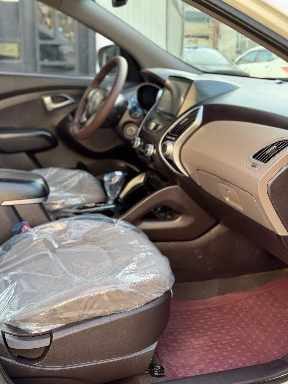 السلام عليكم توسان  خليجي موديل 10 
بيه  شويه داير والباب صبغ  سونار موجود 
مكاني بابل حله ماشيه 125 رقم بغداد بسمي
مكاني بابل حله نادر *********** 
السعر 125 وبيه مجال شي بسيط
