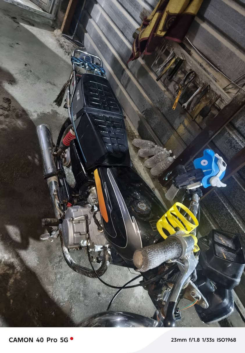 دراجه ارشا مديل 18 اوراق اصولي مناقصها ولا ورقه بأسمي مكينه مناقصها أيشي بس اولت البارحه ضلت تعت الدراجه ب مشي وهيج ضربه ب محرك مدري زنجيل بس شغلتها سهله مو صعبه مكان كربلاء رقمي ***********
