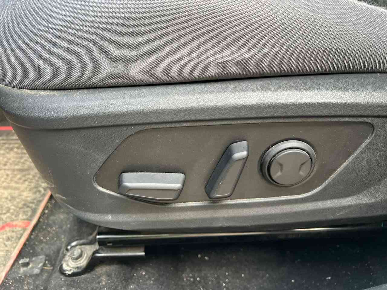 سلام عليكم هونداي توسان 2023 ماشية 26الف حقيقي سيارة نضيفة ومكفولة كفالة عامة السعر 210 وبيهة مجال مكاني كرادة داخل ***********
