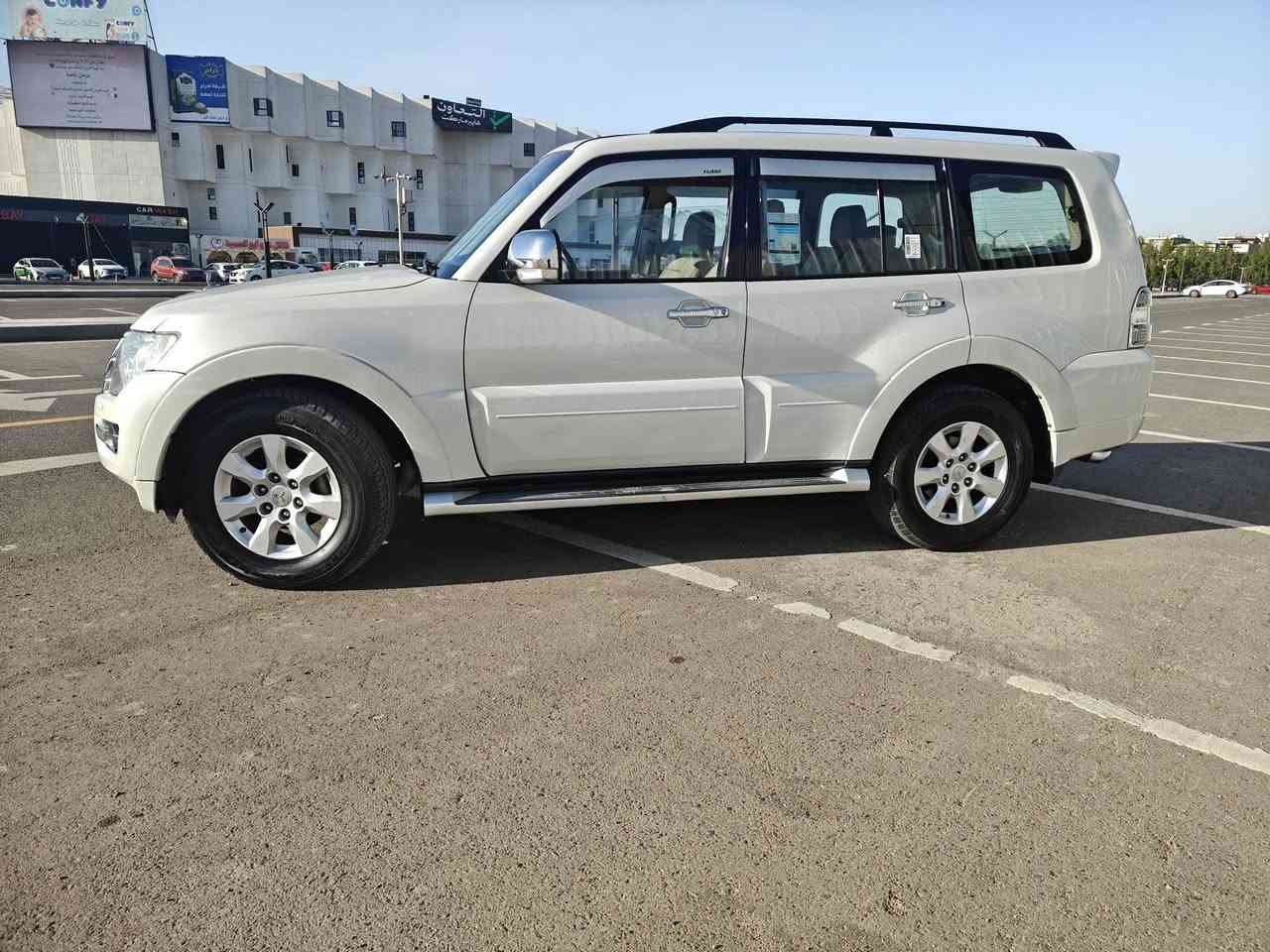 تحيه طيبه 
باجيرو 2010
حبتور فول 1/1
رقم بغداد الجديد 
لا صبغ ولا بارد ققط رصعه فوك الجاملغ الخلفي 
السعر 13300$
يعني 133 ورقه وبيه مجال 
للاتصال ***********
