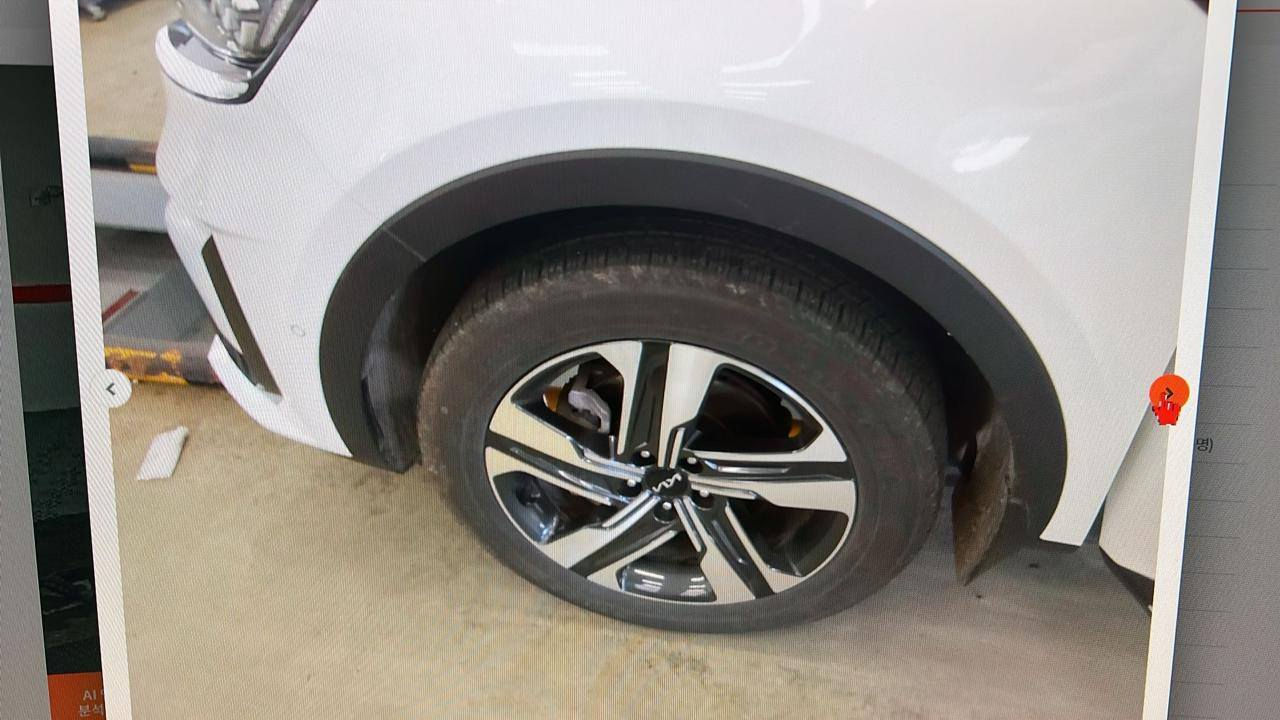 كيا سورنتوا هايبرد موديل 23 محرك 1600 توربوا وارد كوريا فول عدا السقف حديد ماشية حاليا 43000 قابلة للزيادة السيارة من بدون ضرر خمسة ركاب السيارة حلوة ومثل متشوفوها بالصور ورقم بغداد والسعر (28500) دولار
ومامتواجد قليل عالفيس بس الي تعجبه وشراي يتصل على هذا الرقم (***********) واسف عالاطالة
