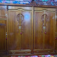 غرفه اخشاب • نظيفه • ٤اشهر