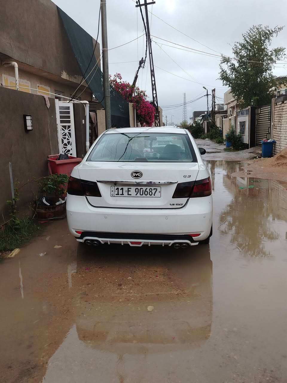 بي واي دي 2013 G3
بغداد مشروع وطني 
محرك وكير كورلا محور ١٦٠٠ 
السياره بصمه تشغيل 
اشاير بلمري 
حساس خلفي 
فتحه سقف 
شاشه اندرويد اصليه 
تبريدها ثلج 
اعلى مواصفات بجيلها 
حادثها جاملغ وبنيد بدون دواخل 
ترايها 180
سعرها 53$وبيها مجال لطيبين
***********
