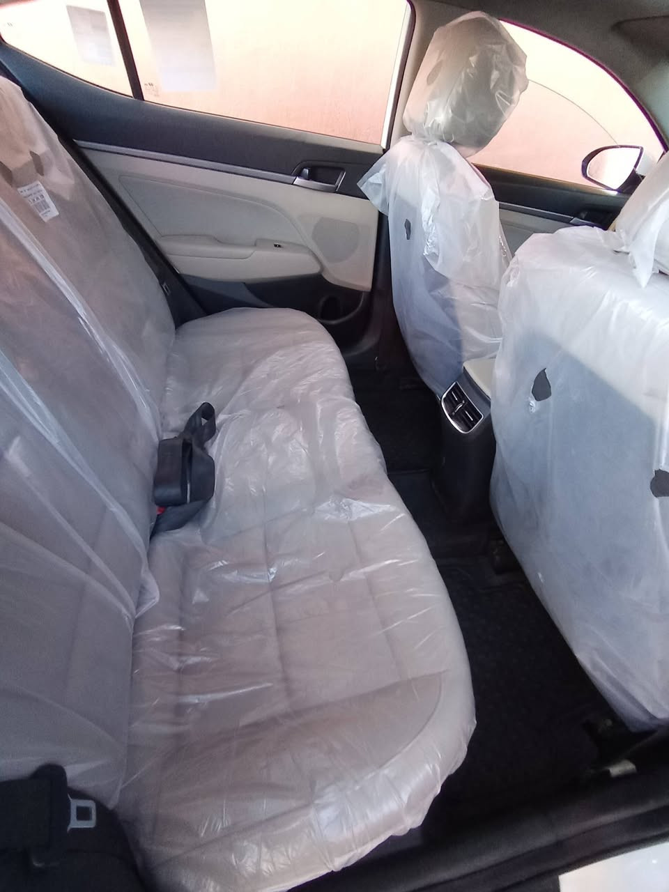 السلام عليكم
النترا موديل 2017 خليجي فول عدا البصمة
ماشية ٦٥ الف سيارة جديدة بل عافيه عل الياخذها
مكينة 2000 دوش تبريد قطعتين مكاني بغداد الجزيرة السياحية ***********
السعر ١٤٧ بيها مجال بسيط
