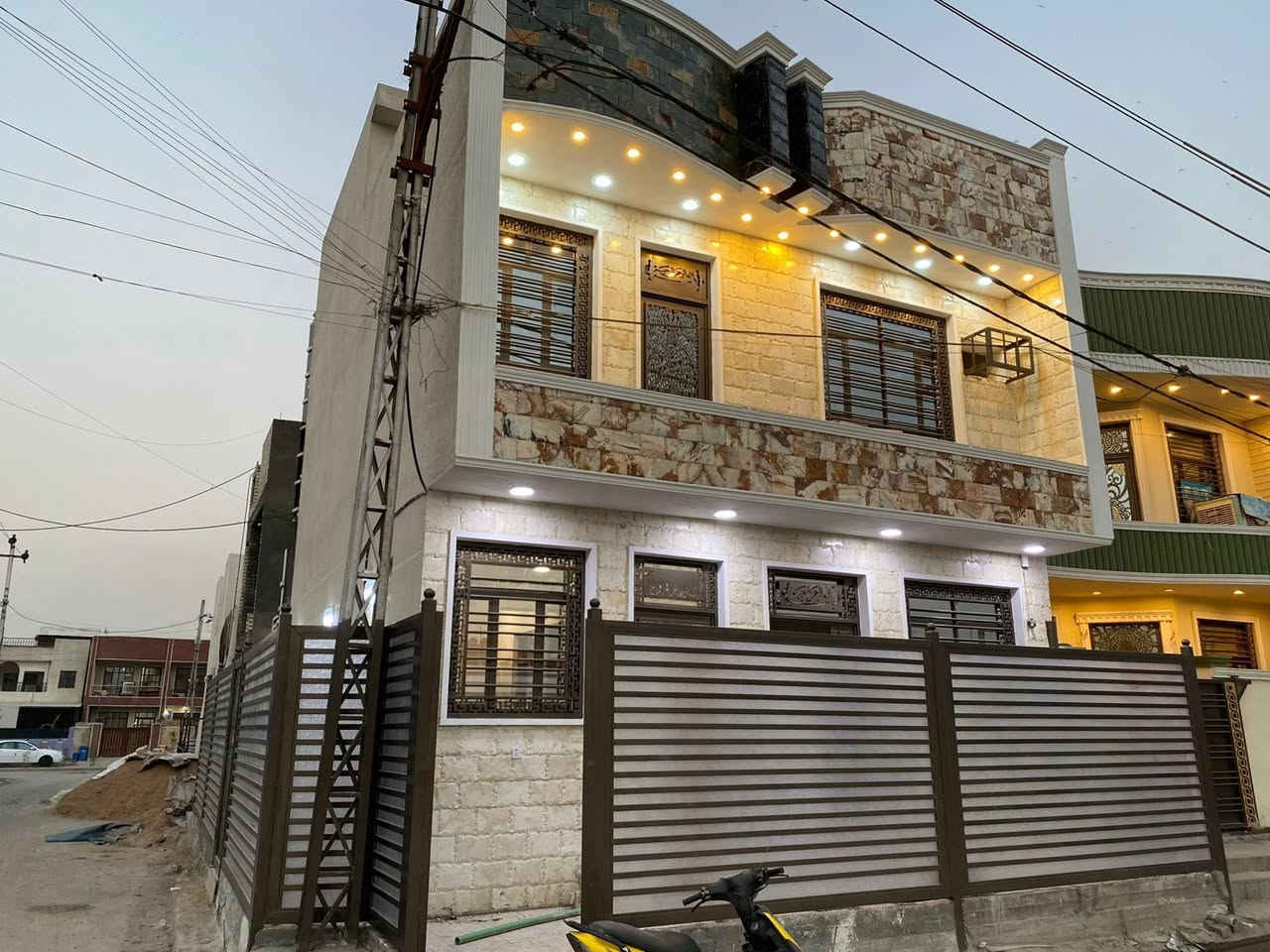 السلام عليكم
بيت للإيجار مساحة 90 متر 
التفاصيل داخل الفديو 
الدوره مدخل اسيا خلف المجمع 
الاستفسار الاتصال ع الرقم 
***********
