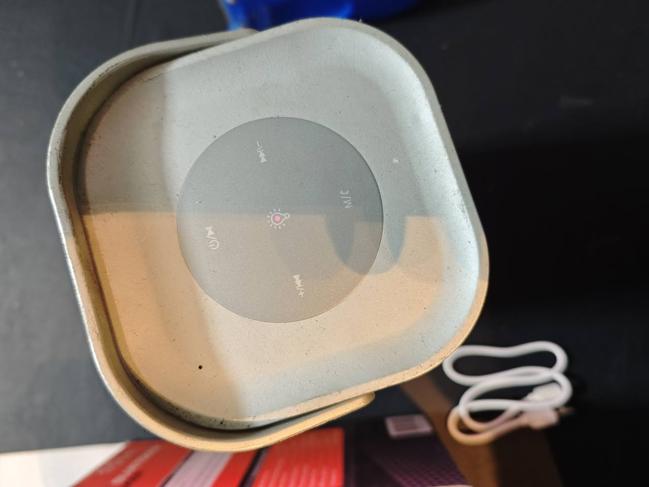 سبيكر عملاق ونفس الوقت تيبلام مع ازرار تحكم لمس يدعم البلاتوث والرام الخارجي قطعه ثكيله واصليه 20 الف فقط 

توصيل جميع المحافظات


**إذا كنت صاحب هذا الإعلان وتريد حذفه لأي سبب، رجاءا أرسل رسالة إلى الدعم الفني**